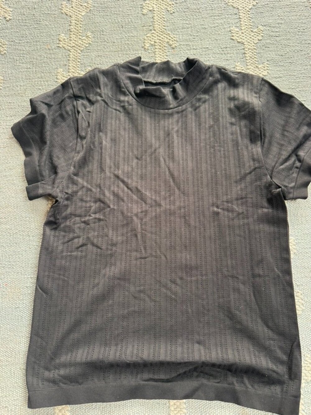 Alo Seamless Pointelle Mock Neck Short Sleeve - L black - Picture 3 of 4